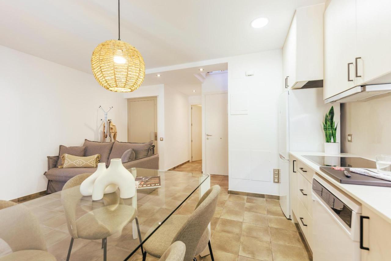 Bravissimo Mercadal Duplex, With 2 Bedrooms Girona Bagian luar foto